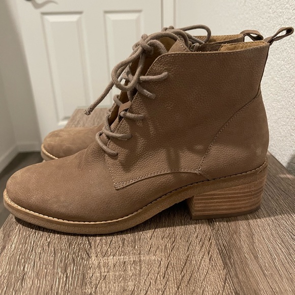 Lucky Brand Tamela Lace Up Combat Boot Taupe Size 6.5 - Picture 4 of 12